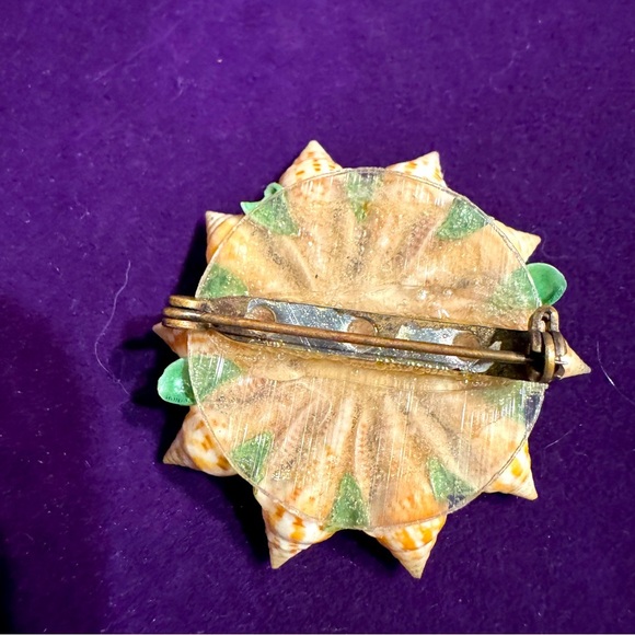 Vintage Seashell Flower Brooch with green bead accents - Picture 4 of 4